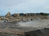 端杭岩